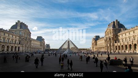 Il Museo del Louvre nel Museo più visitato del mondo di Parigi Foto Stock