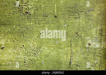 Sfondo in legno vintage con peeling. Vecchio legno texture grunge sfondo, graffiato vernice verde su tavole di muro di legno Foto Stock