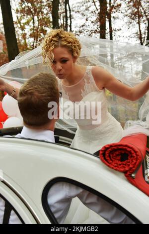 L'anatra, la macchina nostalgia (Citroen 2 CV), qui la versione Dolly- degli anni 1949 a 1990 è utilizzato dai giovani di oggi come auto per matrimoni, Germania, Foto Stock