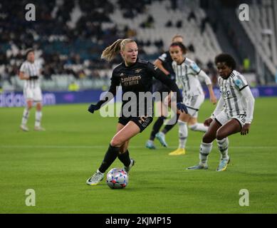 Torino, Italia. 24th Nov 2022. Frida Maanum delle Donne Arsenali durante la UEFA womenÂ&#X80;&#x99;s Champions League, Gruppo C, partita di calcio tra Juventus Women e Arsenal Women il 24 novembre 2022 allo stadio Allianz di Torino. Photo Nderim Kaceli Credit: Independent Photo Agency/Alamy Live News Foto Stock