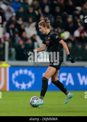 Torino, Italia. 24th Nov 2022. Vivianne Miedema delle Donne Arsenali durante la UEFA womenÂs Champions League, Gruppo C, partita di calcio tra Juventus Women e Arsenal Women il 24 novembre 2022 allo stadio Allianz di Torino. Photo Nderim Kaceli Credit: Independent Photo Agency/Alamy Live News Foto Stock