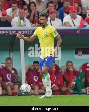 24th novembre 2022, Khalifa International Stadium, Doha, QAT, Coppa del mondo FIFA 2022, Gruppo G, Brasile vs Serbia, nella foto il difensore del Brasile Danilo Foto Stock