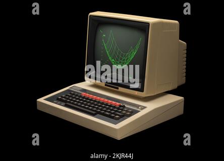 Microcomputer BBC 1980s modello B e monitor con schermo verde con grafica obliqua su sfondo nero Foto Stock