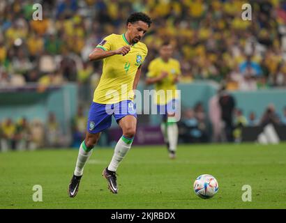 24th novembre 2022, Khalifa International Stadium, Doha, QAT, Coppa del mondo FIFA 2022, Gruppo G, Brasile vs Serbia, nella foto il difensore del Brasile Marquinhos Foto Stock