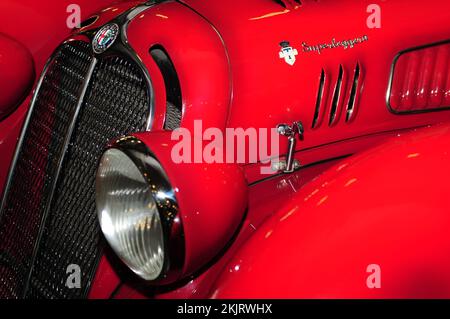 Regione di Mosca, Russia - 06.06.2010 - primo piano auto sportiva, Alfa Romeo 8C 2900B Superleggera. Foto Stock