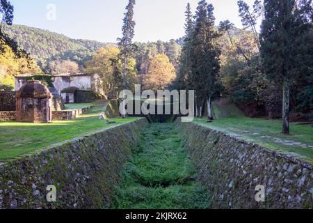 Acquedotto nei pressi di Lucca, Toscana, Italia, costruito da Lorenzo Nottolini Foto Stock