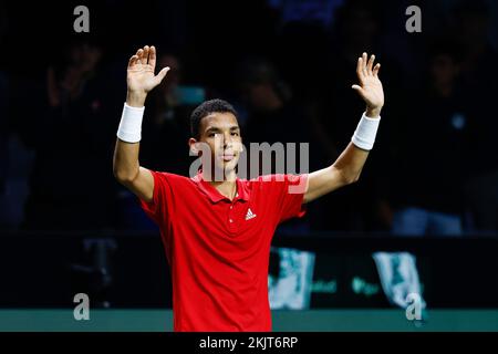 Malaga, Spagna. 24th Nov 2022. Felix Auger-Aliassime del Canada celebra la vittoria contro Oscar otto della Germania durante la seconda partita di tennis della Coppa Davis 2022, round di quarti di finale, disputata tra Germania e Canada il 24 novembre 2022 al padiglione Palacio de Deportes Martin Carpena di Malaga, Spagna - Foto: Oscar J Barroso/DPPI/LiveMedia Credit: Agenzia indipendente per le foto/Alamy Live News Foto Stock