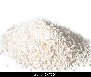 Sorbato di potassio (E202) isolato su fondo bianco Foto Stock