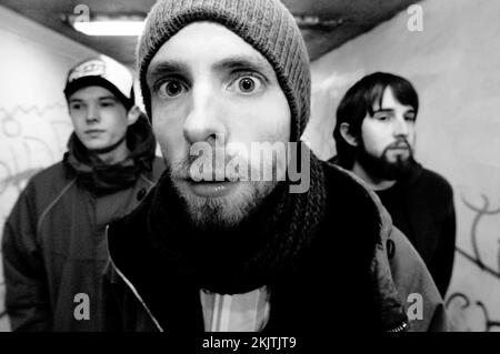 MOUNTAIN MEN ANONIMO, RITRATTO, 2004: La band gallese Mountain Men Anonymous fotografata a Cardiff, Galles, il 7 marzo 2004. Figura: ROB WATKINS. INFO: Mountain Men Anonymous sono stati un gruppo musicale rock strumentale proveniente dal Gloucestershire, via Cardiff, Galles, formatosi nel 1999. Il loro album "Krkonose" ha riscosso il plauso della critica da Wire, NME, Kerrang! E Rock Sound. Foto Stock