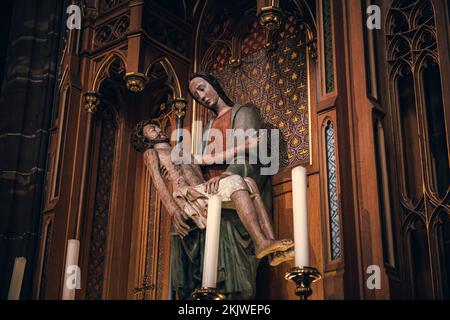 Un primo piano di dettagli architettonici nella Cattedrale di San Bartolomeo Foto Stock