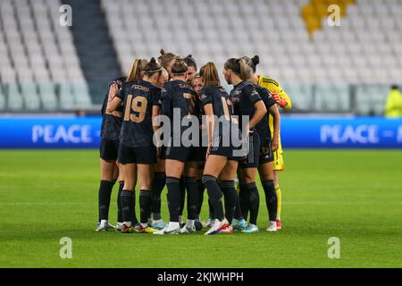 TORINO, 24 NOVEMBRE 2022. Arsenal Women FC giocatori durante la partita UWCL (Gruppo C) tra Juventus Women FC e Arsenal Women FC il 24 novembre 2022 allo stadio Allianz di Torino. Credit: Massimiliano Ferraro/Alamy Live News Foto Stock