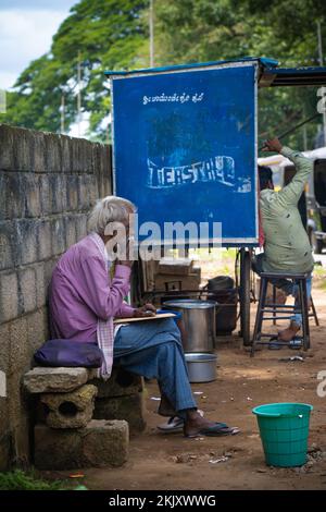 Stile di vita di strada indiano a Mysore City 17 settembre 2022. Foto Stock