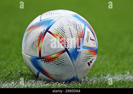 Al Rayyan, Qatar. 25th Nov 2022. 25th novembre 2022; Ahmed bin Ali Stadium, al Rayyan, Qatar; Coppa del mondo FIFA Football, Galles contro Iran; palla ufficiale del Qatar FIFA 2022 Credit: Action Plus Sports Images/Alamy Live News Foto Stock