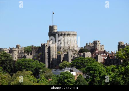 Castello di Windsor nel Berkshire originariamente costruito da Guglielmo il Conquistatore subito dopo la sua invasione dell'Inghilterra nel 1066, foto d'archivio Foto Stock