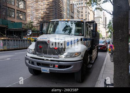 Camion di polizia nelle strade di Manhattan Foto Stock