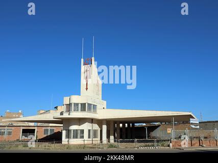 Iconica stazione di servizio Fiat Tagliero in stile art deco costruita dagli italiani ad Asmara Foto Stock