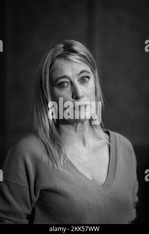 Roma, Italia. 25th Nov 2022. (NOTA EDITORIALE: L'immagine è stata convertita in bianco e nero) la regista Valeria Bruni Tedeschi partecipa alla fotocall di “Forever Young” al quattro Fontane Cinema il 25 novembre 2022 a Roma. (Foto di Luca Carlino/NurPhoto) Credit: NurPhoto/Alamy Live News Foto Stock