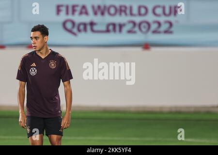 Al Shamal, Qatar. 25th Nov 2022. Calcio, Coppa del mondo 2022 in Qatar, allenamento, nazionale, Germania, il giocatore nazionale tedesco Jamal Musiala in allenamento. Credit: Christian Charisius/dpa/Alamy Live News Foto Stock