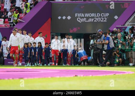 11/25/2022, Khalifa International Stadium, Doha, QAT, Coppa del mondo FIFA 2022, Gruppo B, Galles vs Iran, nella foto le squadre entrano nello stadio. Foto Stock