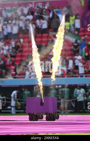 11/25/2022, Khalifa International Stadium, Doha, QAT, Coppa del mondo FIFA 2022, Gruppo B, Galles vs Iran, nella foto cerimonia di apertura con i lanciafiamme. Foto Stock