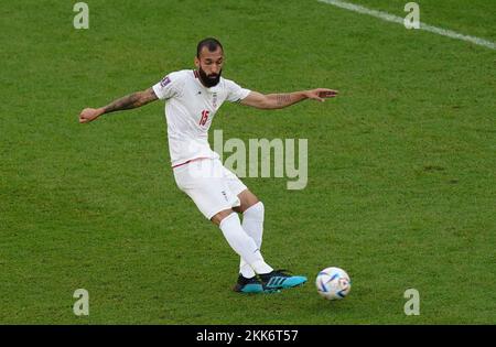 Il Roozbeh Cheshmi dell'Iran segna il traguardo di apertura durante la partita di Coppa del mondo FIFA di Gruppo B allo stadio Ahmad Bin Ali, al-Rayyan. Data immagine: Venerdì 25 novembre 2022. Foto Stock