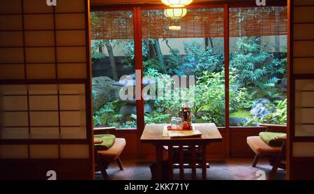 Interno di una tradizionale sala giapponese a Kyoto. Foto Stock