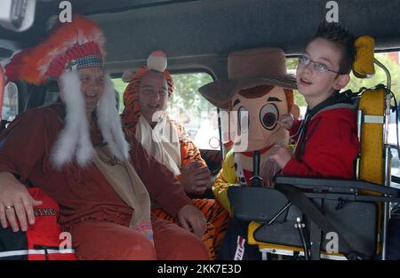 TASSISTI DI PORTSMOUTH VIAGGIO ANNUALE DI BENEFICENZA PER I BAMBINI SVANTAGGIATI PIC MIKE WALKER 2003 Foto Stock