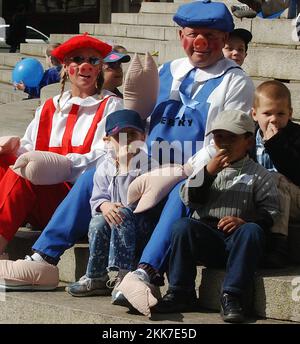 TASSISTI DI PORTSMOUTH VIAGGIO ANNUALE DI BENEFICENZA PER I BAMBINI SVANTAGGIATI PIC MIKE WALKER 2003 Foto Stock