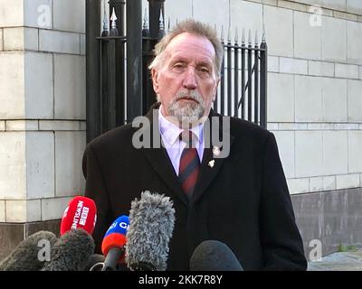 MIGLIORE QUALITÀ DISPONIBILE Paul Young, portavoce nazionale per il movimento dei veterani dell'Irlanda del Nord, parlando con i media al di fuori di Belfast Crown Court ha detto che è stato rattristato dopo che l'ex soldato David Holden è stato trovato colpevole del manmacello di Aidan McAnespie in Co Tyrone in 1988. Foto Stock