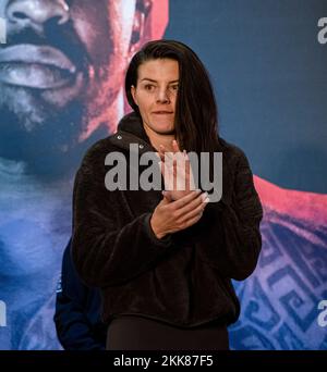 LONDRA, REGNO UNITO. 25th Nov 2022. Sandy Ryan durante Whyte vs Franklin e Undercards Public Weigh-in al Drum Wembley venerdì 25 novembre 2022 a LONDRA (solo per uso editoriale, è richiesta una licenza per uso commerciale. Non è utilizzabile nelle scommesse, nei giochi o nelle pubblicazioni di un singolo club/campionato/giocatore). Credit: Taka G Wu/Alamy Live News Foto Stock