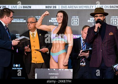 LONDRA, REGNO UNITO. 25th Nov 2022. Sandy Ryan durante Whyte vs Franklin e Undercards Public Weigh-in al Drum Wembley venerdì 25 novembre 2022 a LONDRA (solo per uso editoriale, è richiesta una licenza per uso commerciale. Non è utilizzabile nelle scommesse, nei giochi o nelle pubblicazioni di un singolo club/campionato/giocatore). Credit: Taka G Wu/Alamy Live News Foto Stock