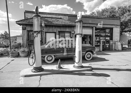 Williams, USA - 8 luglio 2008: Vecchia stazione di rifornimento retro a Williams, USA. Nel 1926, l'autostrada 66 è stata fondata e oggi, tutto il centro di Williams è o Foto Stock