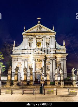 Crakow, Polonia - 4 maggio 2014: Chiesa dei Santi Pietro e Paolo nel centro storico di notte Foto Stock