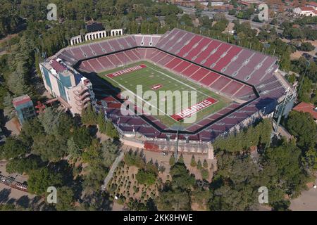 Una vista aerea generale dello Stanford Stadium, giovedì 24 novembre 2022, a Stanford, calib. Foto Stock