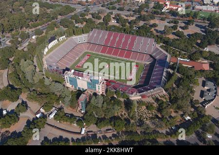 Una vista aerea generale dello Stanford Stadium, giovedì 24 novembre 2022, a Stanford, calib. Foto Stock