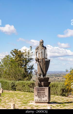 Ourique, Portogallo - 16 marzo 2020: Statua del re Alfonso Henriques in Ourique per ricordare la battaglia del 1139 in Portogallo. Foto Stock