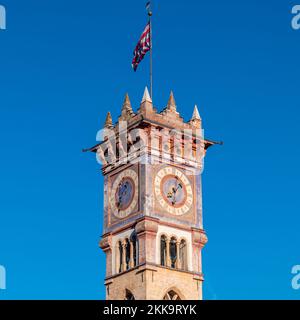 Campanile della chiesa di San Sebastiano nel centro storico - 19th ° secolo, Cavalese, Val di Fiemme, Trentino-Alto Adige, Italia, Foto Stock