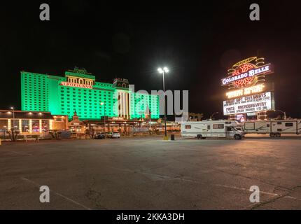 Laughlin, USA - 6 marzo 2019: Vista notturna della città di gioco d'azzardo Laughlin. Laughlin è stato nominato per Don Laughlin, un Owatonna, Minnesota, nativo che pretende Foto Stock