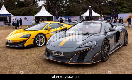 2016 McLaren 675LT ‘J4PPO’ & 2019 McLaren 600LT ‘ADZ 89’ in mostra al Concours d’Elégance Motor Show tenutosi a Blenheim Palace il 4th settembre 2022 Foto Stock