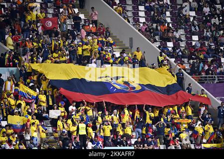 Foto Fabio Ferrari/LaPresse 25 Novembre 2022 Doha Khalifa Stadium, Qatar - Sport - Calcio - Qatar 2022 - Coppa del mondo FIFA - Olana vs Ecuador - Gruppo A - Fase a Gironi - nella foto: i tifosi allo stadio 25 novembre 2022 Doha Khalifa Stadium, Qatar - sport - Calcio - Qatar 2022- Coppa del mondo FIFA - Olana vs Ecuador - Gruppo A - fase di gruppo - nella foto: Tifosi allo stadio Foto Stock