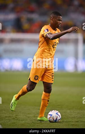 Foto Fabio Ferrari/LaPresse 25 Novembre 2022 Doha Khalifa Stadium, Qatar - Sport - Calcio - Qatar 2022 - Coppa del mondo FIFA - Olana vs Ecuador - Gruppo A - Fase a Gironi - nella foto: Denzel Dumfries 25 novembre 2022 Doha Khalifa Stadium, Qatar - sport - Calcio - Qatar 2022- Coppa del mondo FIFA - Paesi Bassi vs Ecuador - Gruppo A - stage di gruppo - nel pic: Denzel Dumfries Foto Stock