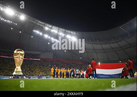 Foto Fabio Ferrari/LaPresse 25 Novembre 2022 Doha Khalifa Stadium, Qatar - Sport - Calcio - Qatar 2022 - Coppa del mondo FIFA - Olana vs Ecuador - Gruppo A - Fase a Gironi - nella foto: panoramica stadio 25 novembre 2022 Doha Khalifa Stadium, Qatar - sport - Calcio - Qatar 2022- Coppa del mondo FIFA - Paesi Bassi vs Ecuador - Gruppo A - fase di gruppo - nel pic: Coppa del mondo in campo Foto Stock