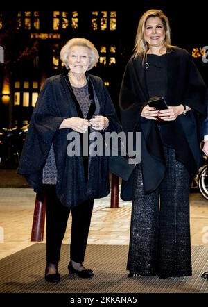 AMSTERDAM - la regina Maxima e la principessa Beatrix arrivano al Concertgebouw. Visitano un concerto della Royal Concertgebouw Orchestra, diretta dal futuro direttore generale Klaus Makela, di 26 anni. Regina Maxima è la patrona dell'orchestra. ANP ROBIN UTRECHT olanda fuori - belgio fuori Foto Stock