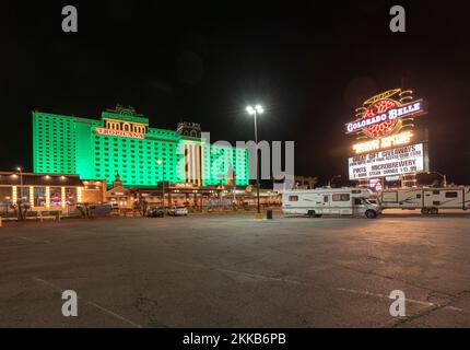 LAUGHLIN, USA - 6 MARZO 2019: Vista notturna della città di gioco d'azzardo Laughlin. Laughlin è stato nominato per Don Laughlin, un Owateronna, Minnesota, nativo che acquistava Foto Stock