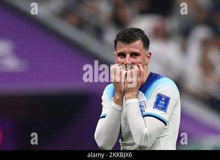 Al Khor, Qatar. 25th Nov 2022. Mason Mount of England reagisce durante la partita di Gruppo B tra Inghilterra e Stati Uniti alla Coppa del mondo FIFA 2022 all'al Bayt Stadium di al Khor, Qatar, 25 novembre 2022. Credit: Li Jundong/Xinhua/Alamy Live News Credit: Pan Yulong/Xinhua/Alamy Live News Foto Stock