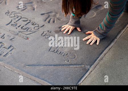 Los Angeles, USA - 26 giugno 2012: Impronte delle stelle di Hollywood nel cemento delle previsioni del Teatro Cinese. Ci sono quasi 200 ettari celebrità Foto Stock