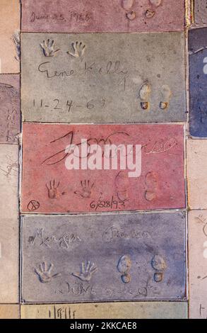 Los Angeles, USA - 26 giugno 2012: Impronte delle stelle di Hollywood nel cemento del piazzale del Teatro Cinese a Los Angeles. Foto Stock