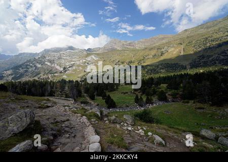 pirineos,forau de aigüalluts,benasque,cascada,aneto,llanos del hospital,cerler,montañas del pirineo aragonés,pirineos, Foto Stock