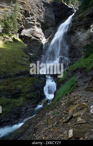 pirineos,benasque,cascada,aneto,ruta de las tres cascadas,cerler,montañas del pirineo aragonés Foto Stock