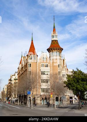 BARCELLONA, SPAGNA - MAR 1, 2015: Casa de les Punxes o Casa Terrades a Barcellona, Spagna. Si tratta di un meraviglioso edificio a Barcellona progettato dall'architetto Foto Stock